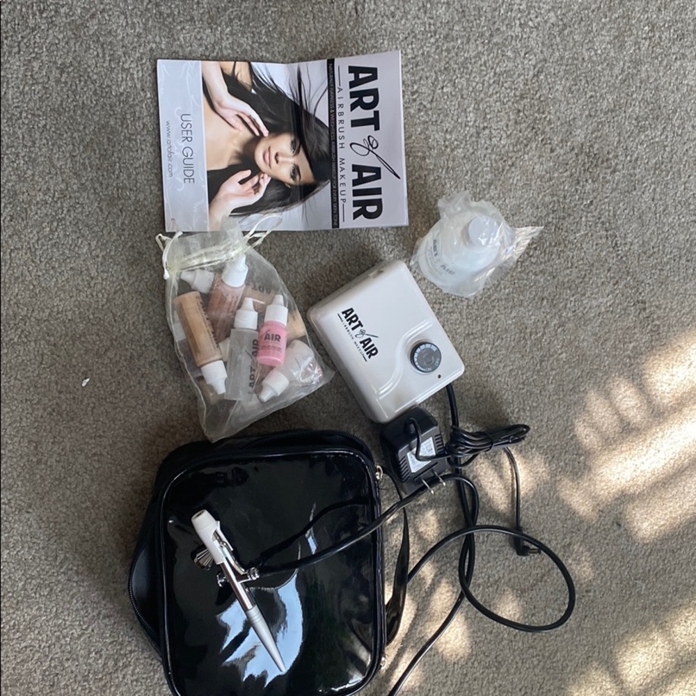 Art of Air airbrush makeup kit. Used 1 time